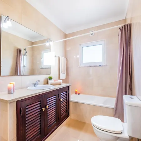 Villa In Carvoeiro Near Beach & Private Pool Вилла Карвоейру