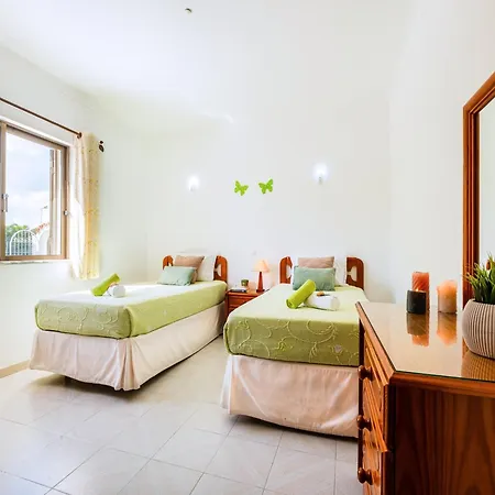 Вилла Villa In Carvoeiro Near Beach & Private Pool Карвоейру